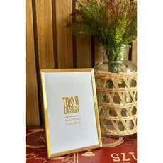 Porta retrato Albania metal gold e vidro desing moderno Tokio Desing