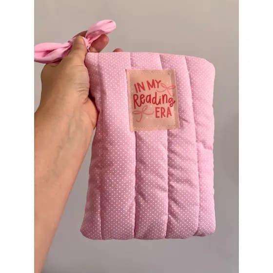Case porta Kindle “In my kindle Era” rosas que amamos!