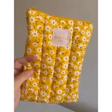 Porta case Kindle tons de mostarda e amarelo