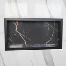 Nicho De Porcelanato Para Embutir Preto e detalhes Dourados Porta Shampoo Prateleira