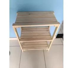 estante 1mtr de altura,50 comprimento e50de largura.com 3 prateleiras,de madeira maciça beneficiadas.