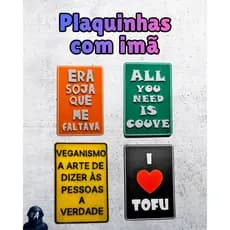 KIT COM 4 PLAQUINHAS ÍMÃS DECORATIVOS DE GELADEIRA - FRASES VEGANAS