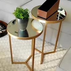 Conjunto de Mesas Laterais Redondas de Metal Dourado com Tampo Espelhado – Mesa de Canto