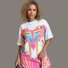 Blusa Max Feminina Araras Coloridas – Estilo Vibrante e Conforto em 100% Algodão