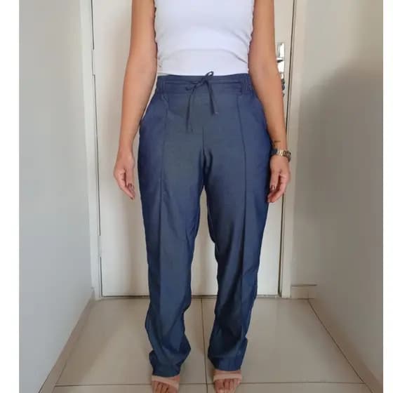 Calça de chambray femenina   Cintura Alta c/ Elastico na cintura de COSTURA NA FRENTE