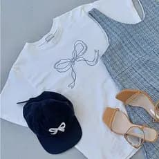 Camiseta Feminina com Laço solta de verão feminina com borboleta em DTF mangas curtas decote redondo