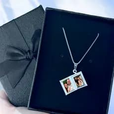 Relicário Colar Com Foto Masculino Mini Bíblia Livro + 2 Fotos Com Caixinha de Presente Namorado Dia dos Namorados