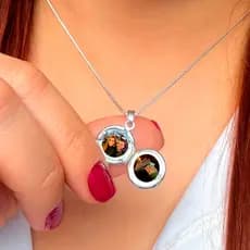 Relicário Colar Com Foto Mini + 2 Fotos Com Caixinha de Presente Lembrança Minimalista Mini Dia dos Namorados
