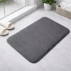 Tapete ultraabsorvente antiderrapante UltraSoft    MEDIDAS:  0,60 m x 0,40 m    COMPOSIÇÃO:  Tecido: 100% poliéster  Enc