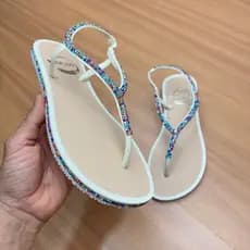 Sandália Rasteira Calce Fácil Strass Moda Verão Praia Casual Bico Redondo Elástico Helena Griffe