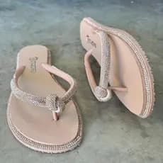 Rasteirinha Feminina com Strass Luxo Chinelo Confortável Nózinho Moda Verão Lateral Detalhada