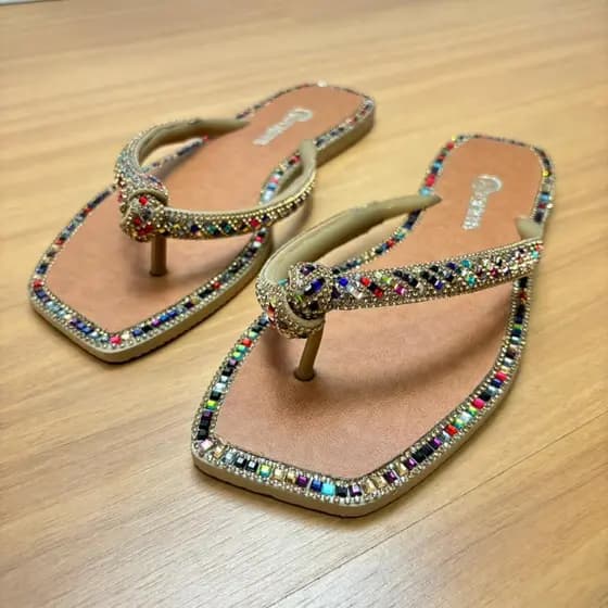 Chinelo Feminino Strass Brilho Colorido Luxo Dia a Dia Moda Praia Bico Quadrado Nozinho Paris
