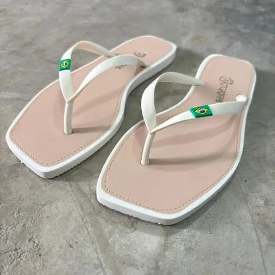 Chinelo Rasteirinha Brasil Copa do Mundo Bandeira De Dedo Feminina Verão Bico Quadrado Helena Griffe