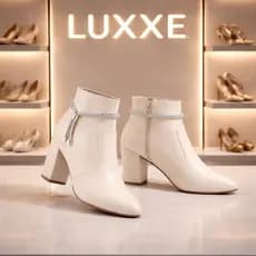Bota cano curto feminina Bota bico fino salto médio Bota strass berloque