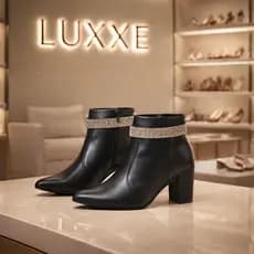 Bota Cano Curto enfeite de Strass Salto Médio Bico Fino