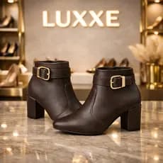 Bota Cano Curto Fivela Feminina Bico Fino Salto Médio