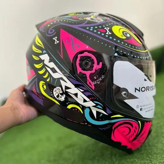 Capacete Norisk Razor Circus Fechado – Preto com Rosa Brilhante