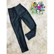 Calça Resinada Slim Colada no Corpo
