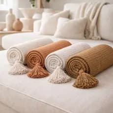 Manta para Sofá em Algodão com Pompom 1,40m x 1,40m Decorativa Confortável e Charmosa