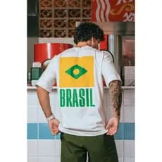 Camiseta Copa Unissex 100% Algodão – Estampa Costas Bandeira e Brasil