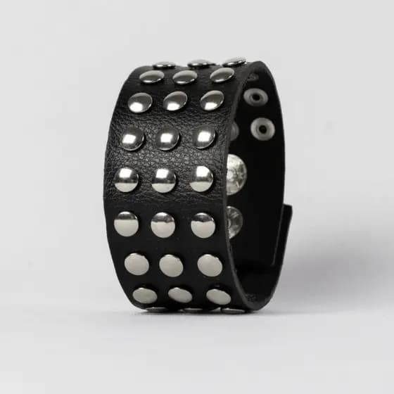 Pulseira Bracelete Couro 3 Fileiras com Rebites e Tachas Redondas Punk Rock Emo