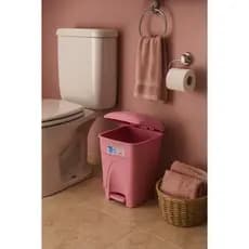 Lixeira Rosa com Pedal – Beleza e Praticidade no Seu Banheiro
