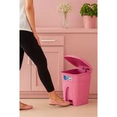 Lixeira Rosa com Pedal 7,5L — Praticidade e Estilo para sua Cozinha