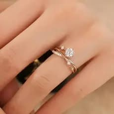Anel Solitário Ajustável em Cobre Dourado Cravejado Zircônia - Design Estrelas e Luxo