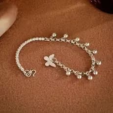 Pulseira Feminina Borboleta Prata Pingentes Bolinha Delicada Ajustável Estilo Moderno Presente Elegante Luxo Acessório