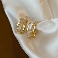 Brinco Feminino Assimétrico Argola Dourada Efeito Madrepérola Elegante Delicado Festa Casamento Jóia Pronta Entrega