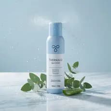 ÁGUA TERMAL THERMALLI HIDRATAÇÃO, REFRESCÂNCIA E CUIDADO, PREVINE O ENVELHECIMENTO PRECOCE, ACALMA INFLAMAÇÕES 1026-A