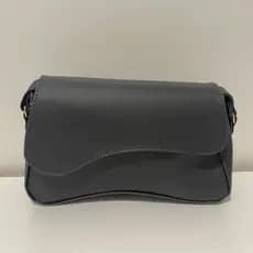 Bolsa Feminina Crossbody Preta em Couro Sintético Casual Tiracolo para Passeio e Balada