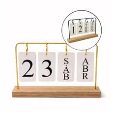 Calendário de Mesa Decorativo com Plaquinhas Dourado