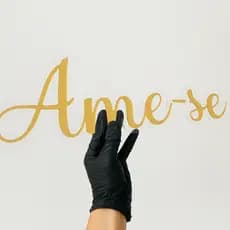 Placa Decorativa em Acrílico Ame-se 60x19,5cm Letreiro Dourado para Parede