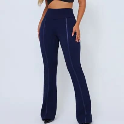 Calça flare social bailarina  com todo o estilo e com detalhe de cirre cintura alta