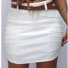 Short Saia Bengaline Cintura Alta com Costuras Frontais Finas e Acompanha Cinto de Couro
