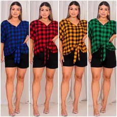 A mais recente é a Blusa de tecido duna xadrez Há uma corda amarrada na frente
