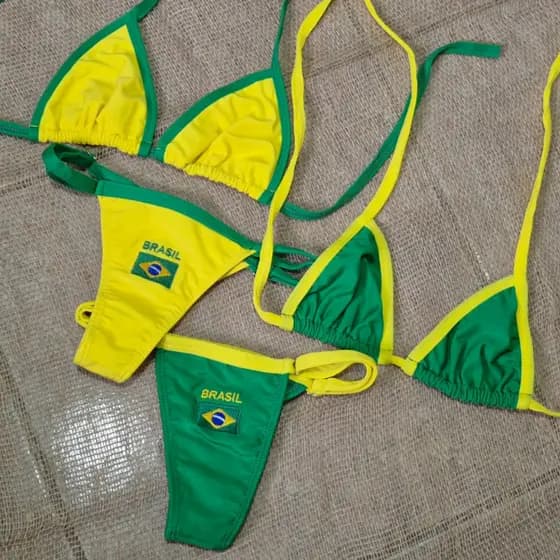 Biquíni Fita Verde Amarelo Brasil Copa Marquinha de Fita Verão Moda Praia Sol Calor Bicolor Piscina Moderno Sofisticado