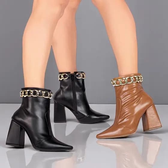 Bota Texana Torricella Bico Fino Cano Médio Salto Bloco Alto Grosso Enfeite Corrente Dourada Coturno