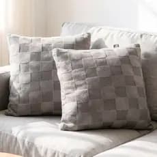 2 Capas de Almofada Pelucia Soft Xadrez Decorativa - 43x43 Cm