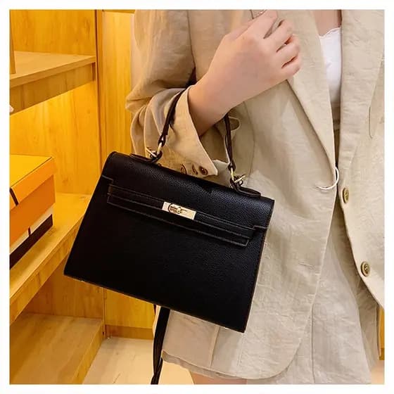 Uma certa bolsa de alta qualidade e uma bolsa crossbody de ombro do mesmo estilo.