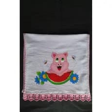 Pano de prato pintado a mão com barrado de crochê / pano de prato porquinho / pano pé de galinha