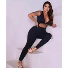Macacão preto longo decotado