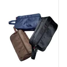 neceser masculino de 28cm x 10 cm de altura, 2 ziper, impermeavel com alça, funcional, tecido drilon.