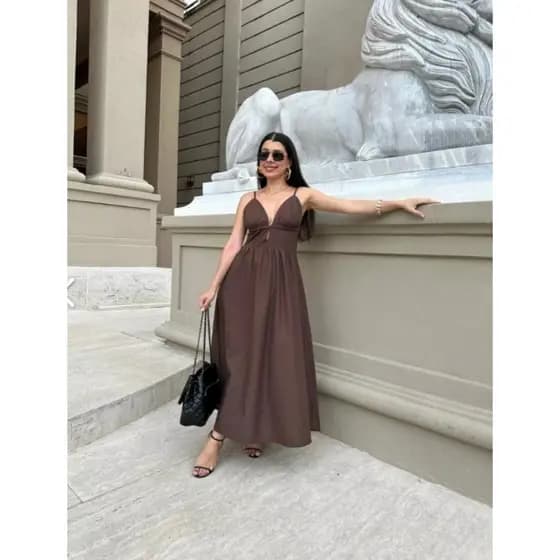 Vestido Noélia liso, moda femenina, decote, look casual e elegante, costas nua, alça fina e amarração nas costas, fofo.