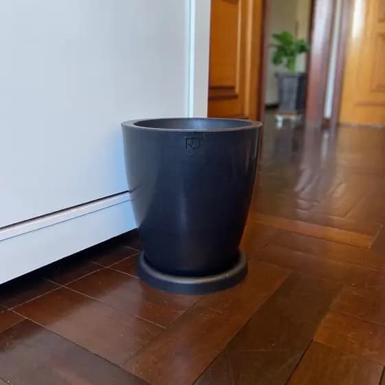 Vaso para Plantas 29cm com Prato Decorativo Polietileno Leve e Resistente Jardim Sala Varanda