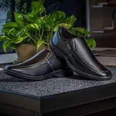 Sapato Social Masculino Laboshoes Confortável Calce Fácil  Elástico Bridão Lateral Preto Tamanho Especial