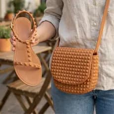 Kit Sandália Feminina Com Bolsa Verão Moda Blogueira Lançamento Rasteira Plana