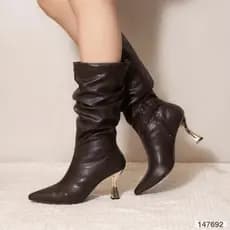 Bota de Bico Fino Salto Fino Geometrico Salto Cromado Dourado Enrugada
