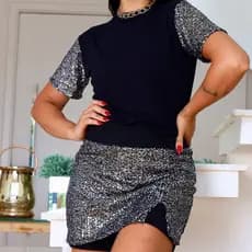 Blusa Camiseta Feminina com Manga em Paetê Brilho Tendência Fashion Balada